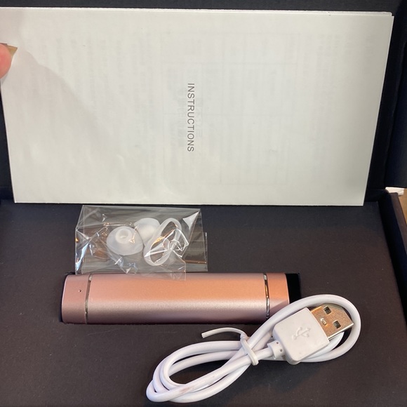 New in Box - Bluetooth headset (single) rose gold - Picture 1 of 6